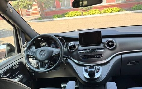 Mercedes-Benz V-Класс, 2018 год, 6 500 000 рублей, 24 фотография