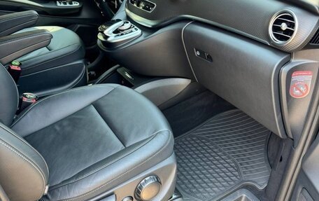 Mercedes-Benz V-Класс, 2018 год, 6 500 000 рублей, 27 фотография
