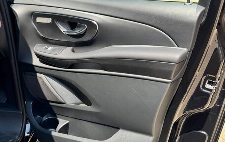 Mercedes-Benz V-Класс, 2018 год, 6 500 000 рублей, 30 фотография