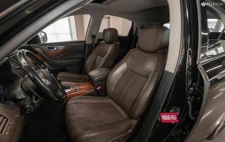 Infiniti QX70, 2015 год, 2 270 000 рублей, 9 фотография