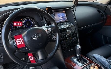 Infiniti QX70, 2015 год, 2 550 000 рублей, 12 фотография