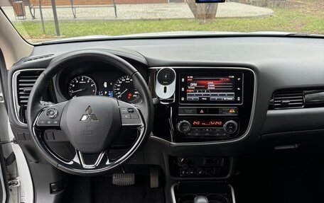 Mitsubishi Outlander III рестайлинг 3, 2019 год, 2 350 000 рублей, 19 фотография