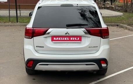 Mitsubishi Outlander III рестайлинг 3, 2019 год, 2 350 000 рублей, 4 фотография