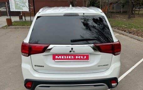 Mitsubishi Outlander III рестайлинг 3, 2019 год, 2 350 000 рублей, 13 фотография