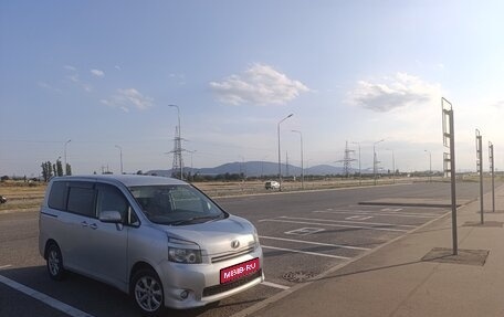 Toyota Voxy II, 2009 год, 1 450 000 рублей, 1 фотография