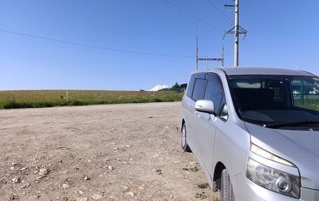 Toyota Voxy II, 2009 год, 1 450 000 рублей, 2 фотография