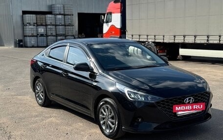 Hyundai Solaris II рестайлинг, 2021 год, 1 700 000 рублей, 4 фотография