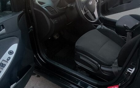 Hyundai Solaris II рестайлинг, 2014 год, 730 000 рублей, 2 фотография