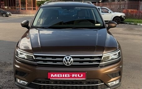 Volkswagen Tiguan II, 2017 год, 2 300 000 рублей, 2 фотография