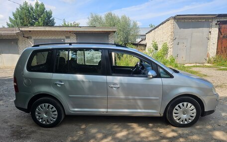 Volkswagen Touran III, 2004 год, 510 000 рублей, 3 фотография