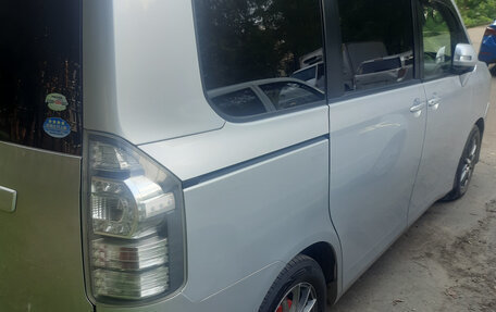 Toyota Voxy II, 2010 год, 1 400 000 рублей, 2 фотография