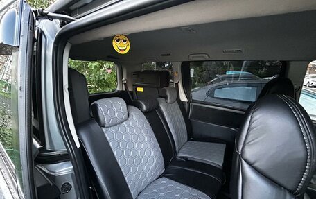 Toyota Voxy II, 2010 год, 1 400 000 рублей, 7 фотография
