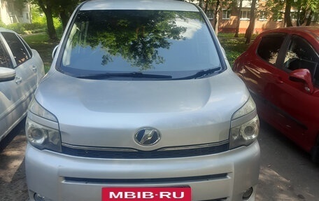 Toyota Voxy II, 2010 год, 1 400 000 рублей, 3 фотография