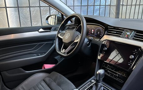 Volkswagen Passat B8 рестайлинг, 2021 год, 3 000 000 рублей, 2 фотография