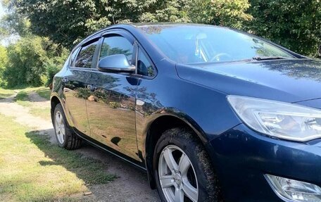 Opel Astra J, 2011 год, 750 000 рублей, 2 фотография
