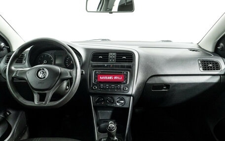 Volkswagen Polo VI (EU Market), 2016 год, 549 585 рублей, 13 фотография