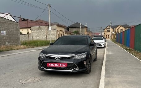 Toyota Camry, 2017 год, 2 290 000 рублей, 13 фотография