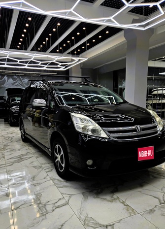 Toyota ISis I рестайлинг, 2011 год, 1 550 000 рублей, 1 фотография