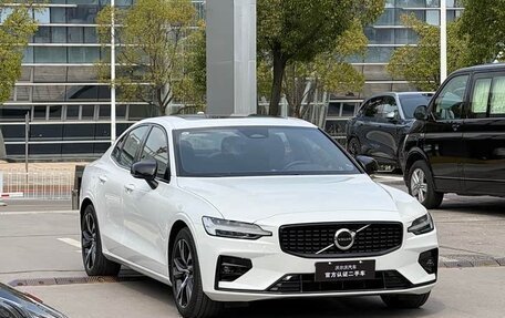 Volvo S60 III, 2024 год, 3 600 000 рублей, 4 фотография