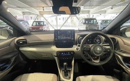 Toyota Yaris, 2022 год, 927 000 рублей, 4 фотография