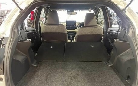 Toyota Yaris, 2022 год, 927 000 рублей, 9 фотография