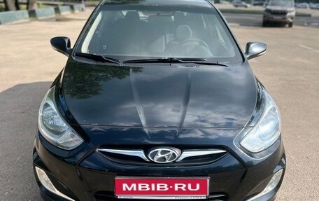 Hyundai Solaris II рестайлинг, 2012 год, 950 000 рублей, 1 фотография