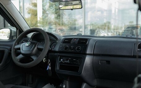 Skoda Fabia II, 2011 год, 800 000 рублей, 10 фотография