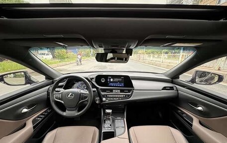 Lexus ES VII, 2022 год, 3 200 000 рублей, 6 фотография