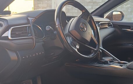 Toyota Camry, 2020 год, 2 750 000 рублей, 5 фотография