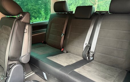 Volkswagen Multivan T6 рестайлинг, 2015 год, 3 990 000 рублей, 15 фотография