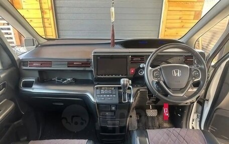 Honda Stepwgn IV, 2021 год, 2 550 000 рублей, 4 фотография