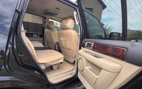 Lincoln Navigator, 2005 год, 1 450 000 рублей, 14 фотография