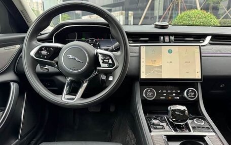 Jaguar XF II, 2022 год, 3 070 000 рублей, 8 фотография