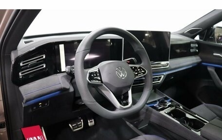 Volkswagen Tiguan, 2024 год, 5 040 000 рублей, 9 фотография