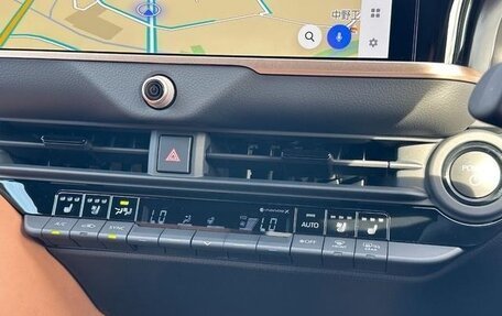 Toyota Crown, 2024 год, 3 900 000 рублей, 14 фотография