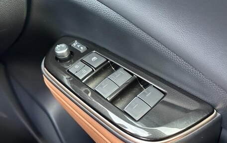 Toyota Crown, 2024 год, 3 900 000 рублей, 24 фотография