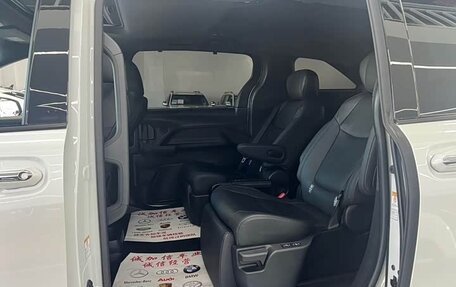 Toyota Sienna, 2022 год, 3 890 000 рублей, 6 фотография