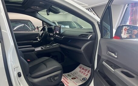 Toyota Sienna, 2022 год, 3 890 000 рублей, 13 фотография