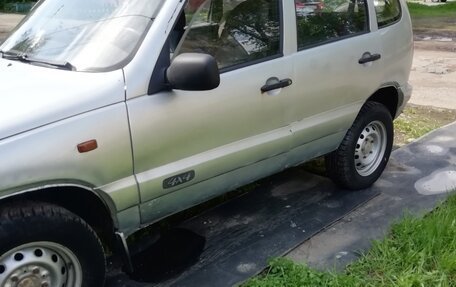 Chevrolet Niva I рестайлинг, 2004 год, 220 000 рублей, 2 фотография