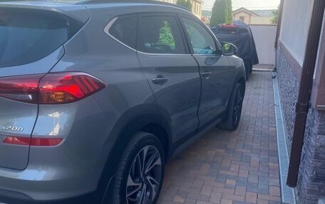 Hyundai Tucson III, 2019 год, 2 700 000 рублей, 2 фотография