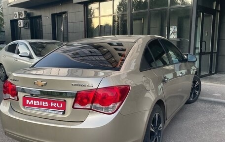 Chevrolet Cruze II, 2010 год, 650 000 рублей, 3 фотография