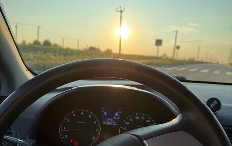 Hyundai Solaris II рестайлинг, 2013 год, 1 000 000 рублей, 2 фотография