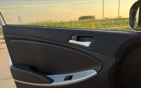 Hyundai Solaris II рестайлинг, 2013 год, 1 000 000 рублей, 4 фотография