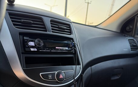 Hyundai Solaris II рестайлинг, 2013 год, 1 000 000 рублей, 3 фотография