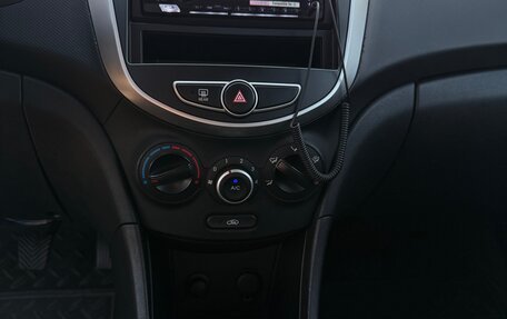 Hyundai Solaris II рестайлинг, 2013 год, 1 000 000 рублей, 5 фотография