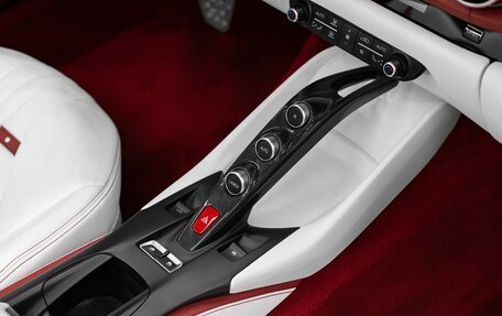 Ferrari 812, 2021 год, 51 000 000 рублей, 10 фотография