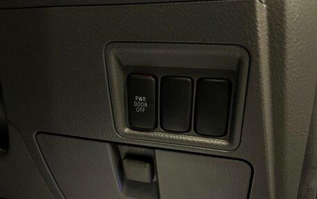 Toyota ISis I, 2011 год, 1 347 000 рублей, 21 фотография