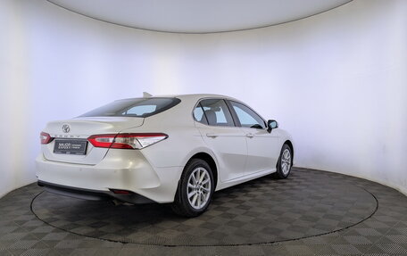 Toyota Camry, 2021 год, 2 750 000 рублей, 5 фотография