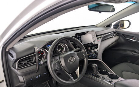 Toyota Camry, 2021 год, 2 750 000 рублей, 16 фотография