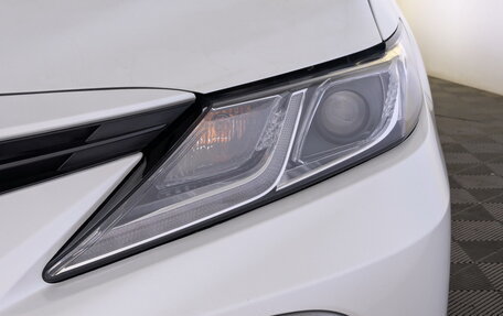 Toyota Camry, 2021 год, 2 750 000 рублей, 17 фотография